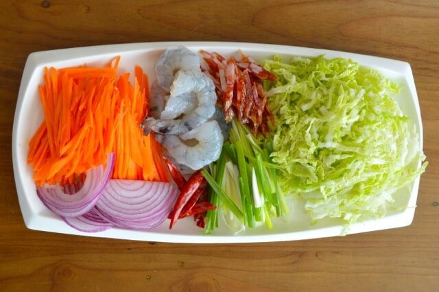 Groenten en vlees julienne gesneden