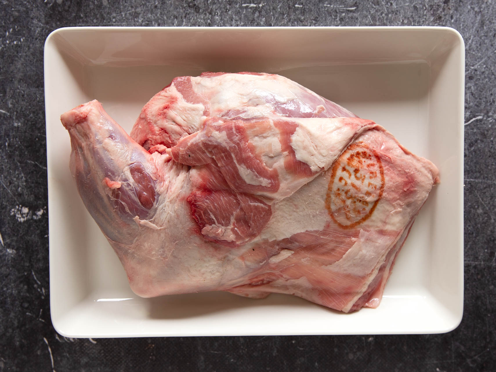 Lamsschouder met bot 