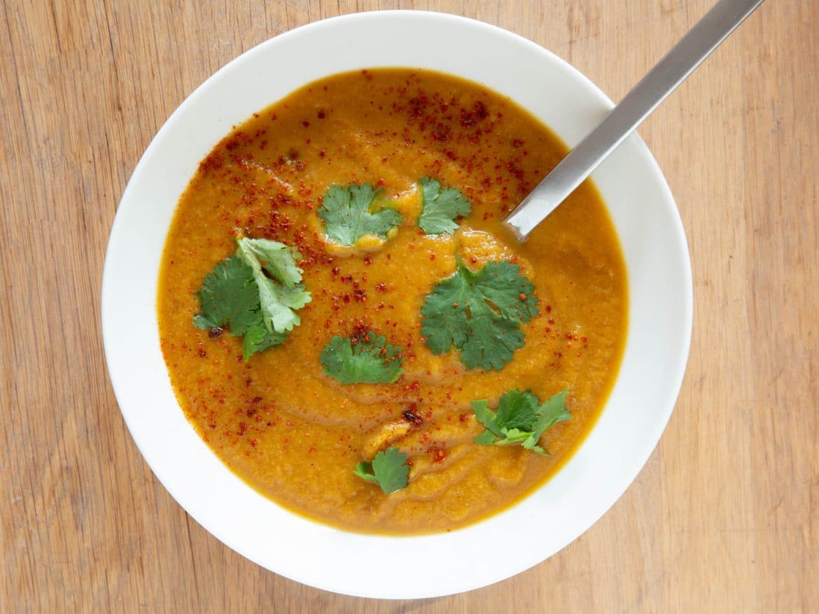 Verwarmende wortel-bloemkoolsoep