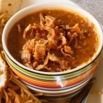 Eenvoudige Indonesische Pindasaus Lonny Gerungan