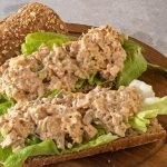 Kipsalade met Cajun remouladesaus