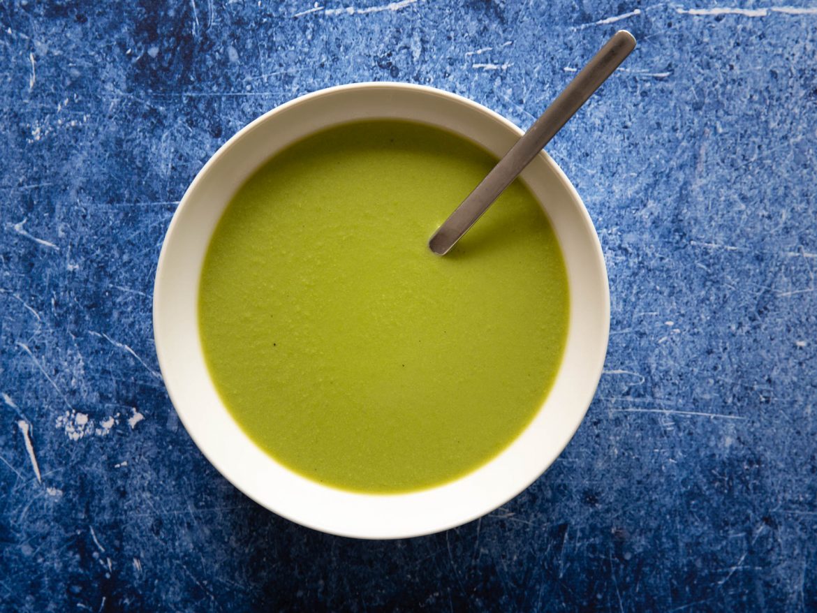 Lente soep van doperwtjes