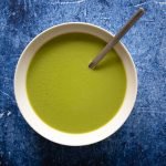 Lente soep van doperwtjes