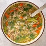 Goed gevulde kippensoep