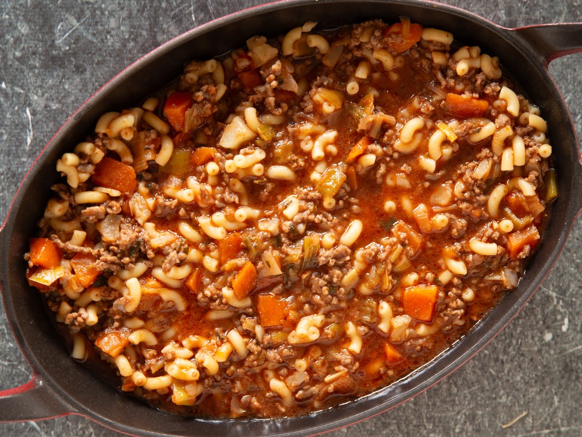 Macaronisoep met gehakt