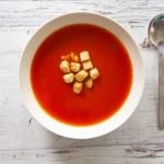 Pure tomatensoep van verse tomaten